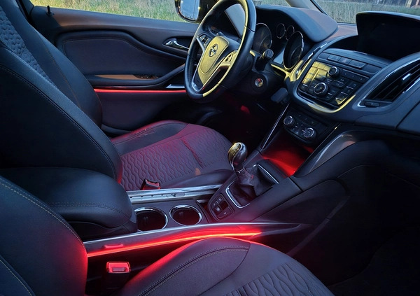 Opel Zafira cena 35500 przebieg: 166000, rok produkcji 2015 z Głogów małe 352